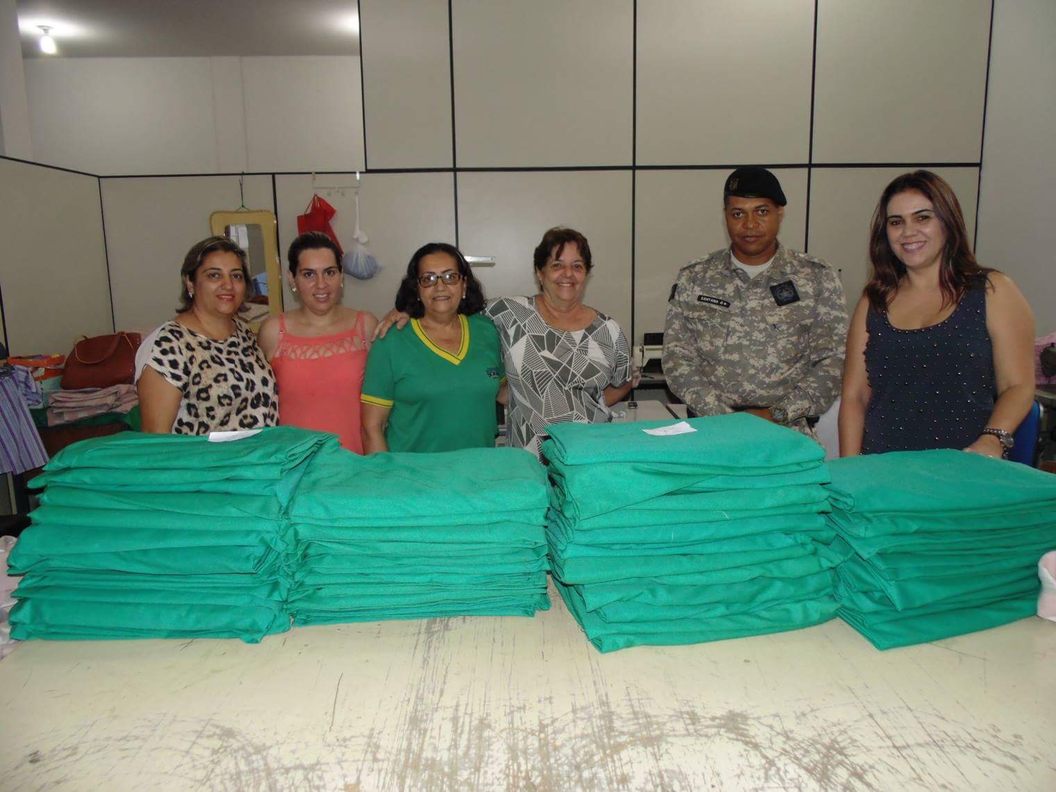 O material foi entregue pela secretária Cristina Oliveira Villela ao diretor-geral em exercício Nubes Santana Gonçalves. 14590152_10207991908057948_1818927446665516846_o